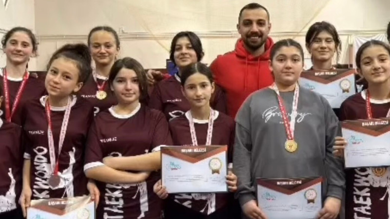 Feride Ahmet Şener Ortaokulu Öğrencilerinden Taekwondo’da Büyük Başarı